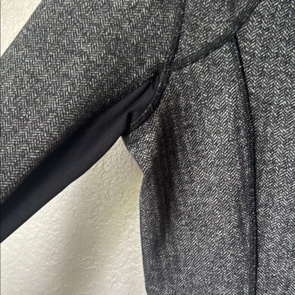 Lululemon Gray and Black Zip-Up Jacket - Picture 7 of 8